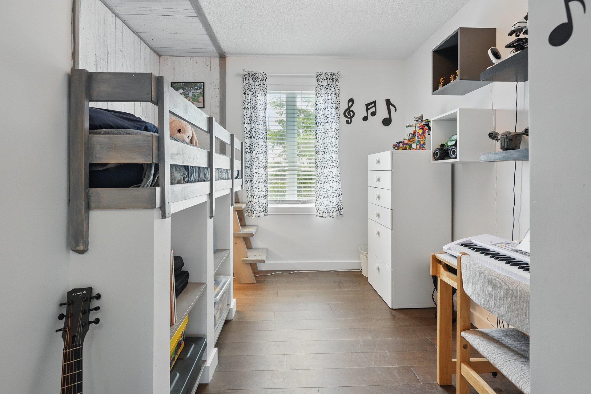









806


Rue Madore

,
Gatineau (Gatineau),




QC
J8R1H7

