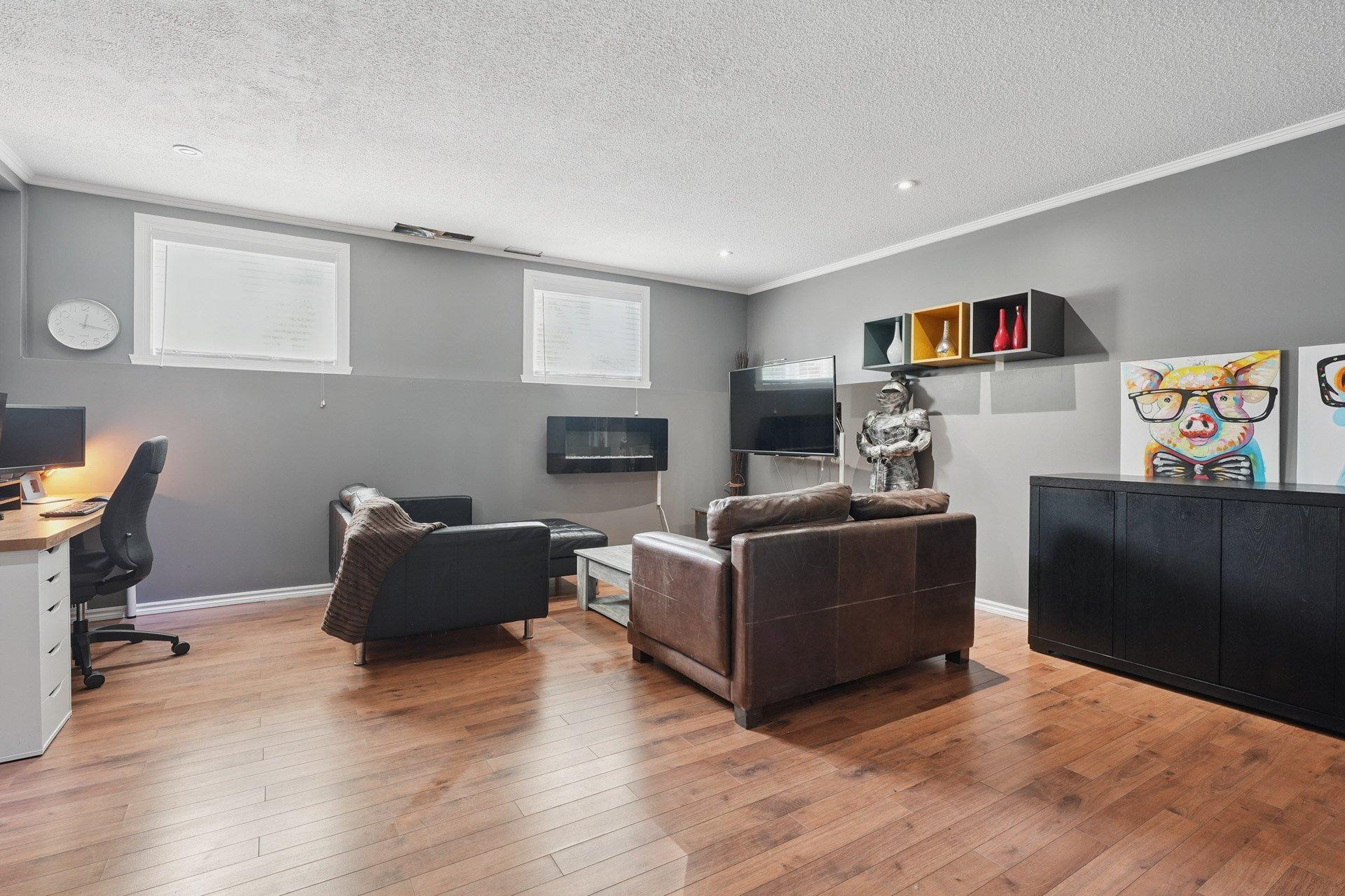 









806


Rue Madore

,
Gatineau (Gatineau),




QC
J8R1H7

