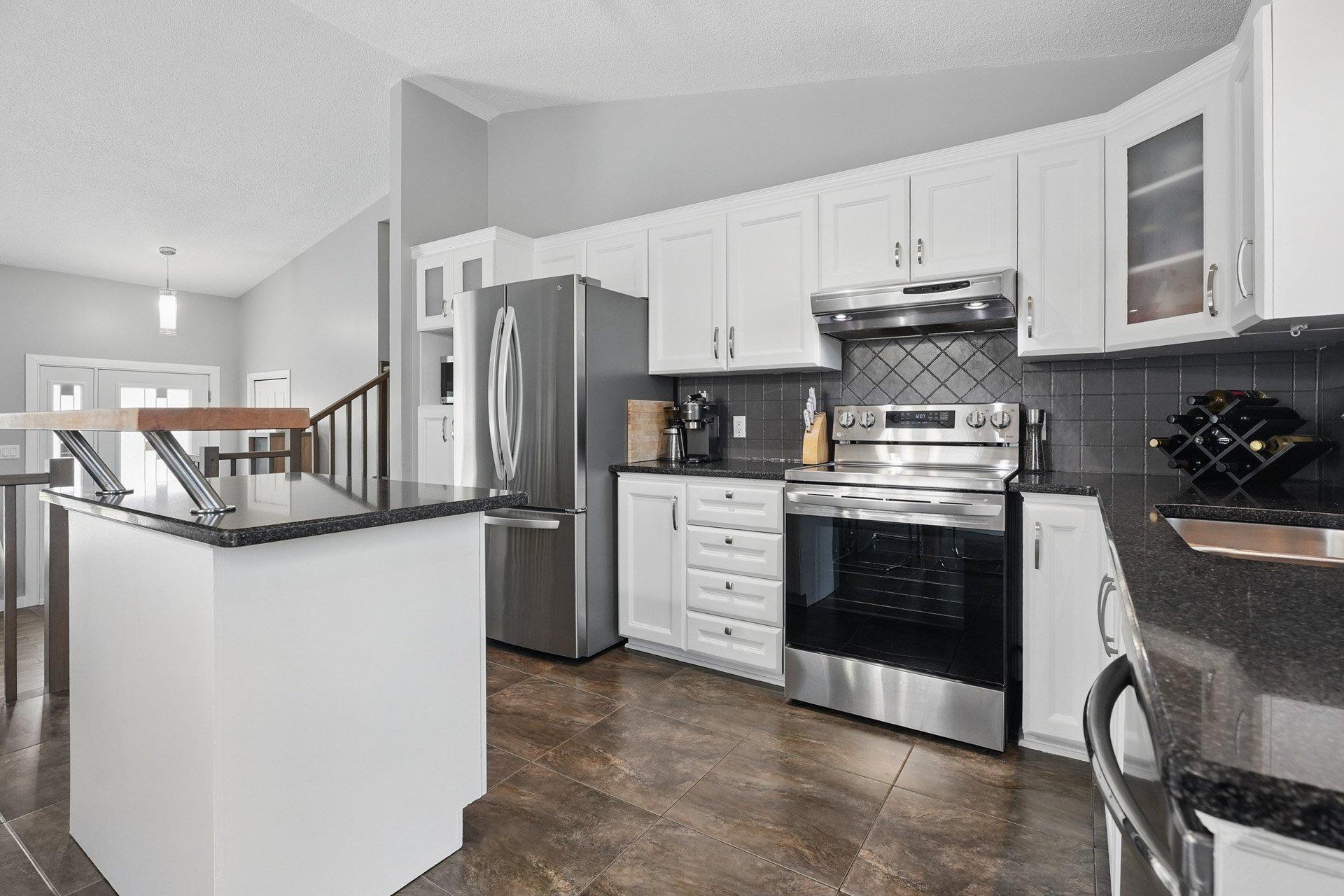 









806


Rue Madore

,
Gatineau (Gatineau),




QC
J8R1H7

