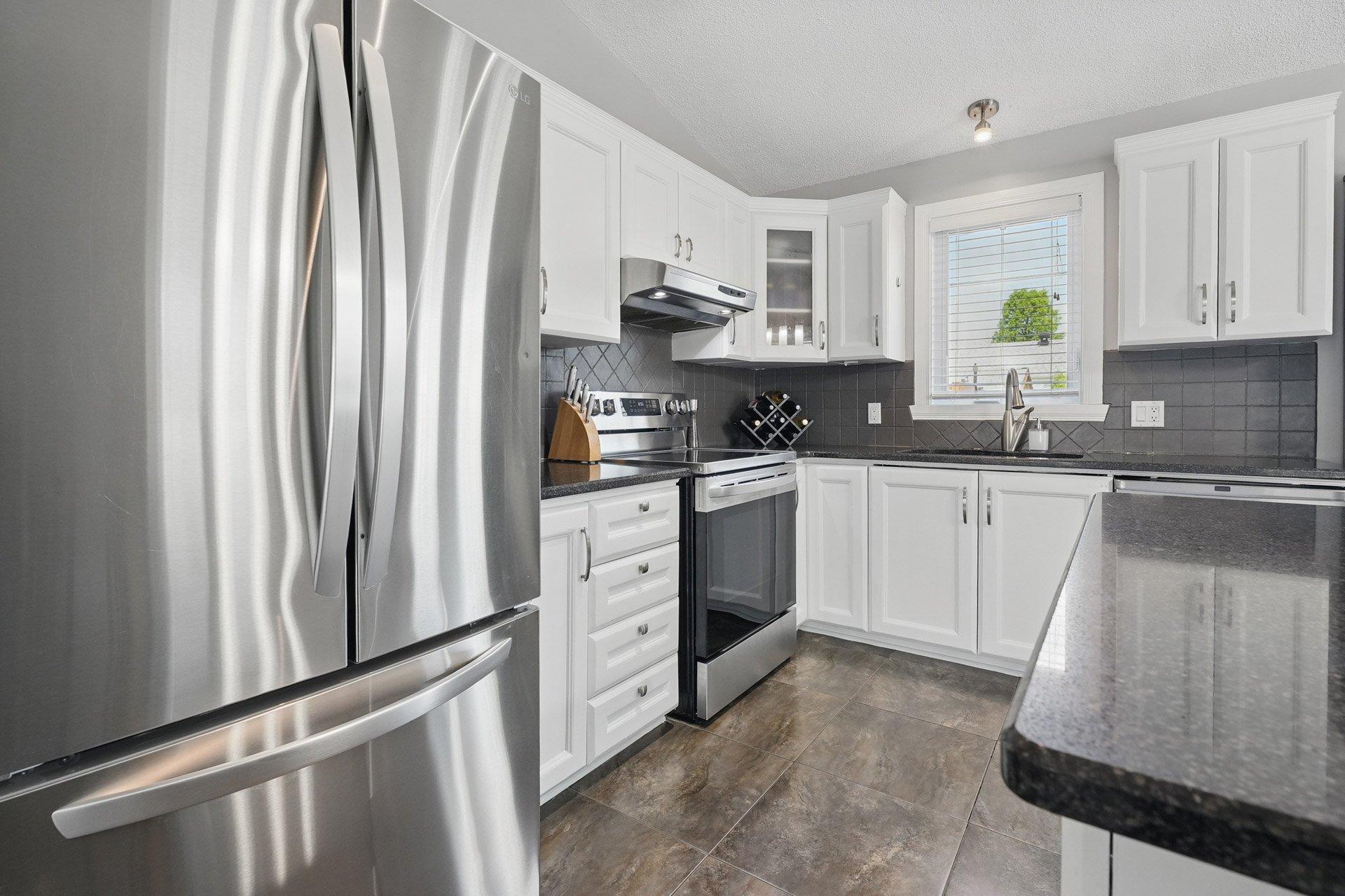 









806


Rue Madore

,
Gatineau (Gatineau),




QC
J8R1H7


