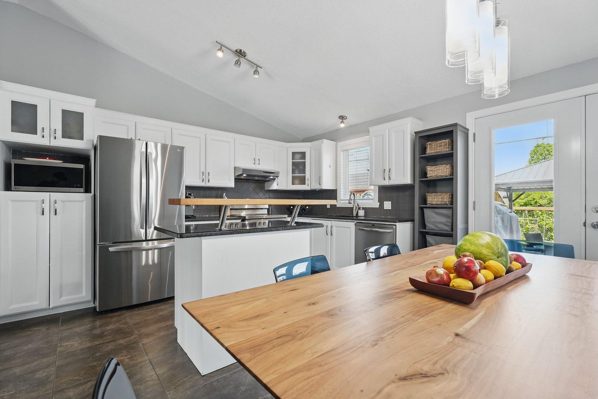 









806


Rue Madore

,
Gatineau (Gatineau),




QC
J8R1H7


