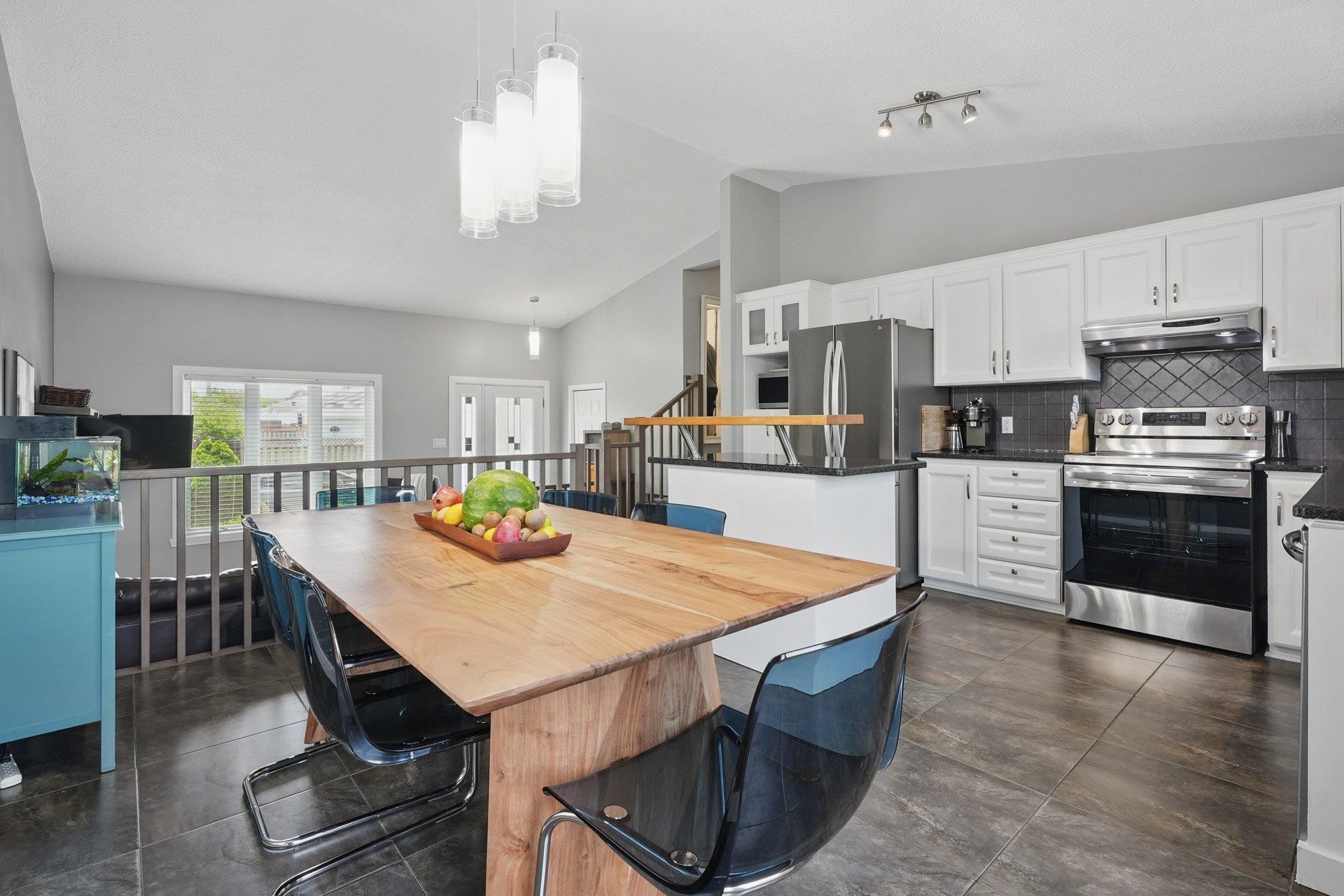 









806


Rue Madore

,
Gatineau (Gatineau),




QC
J8R1H7

