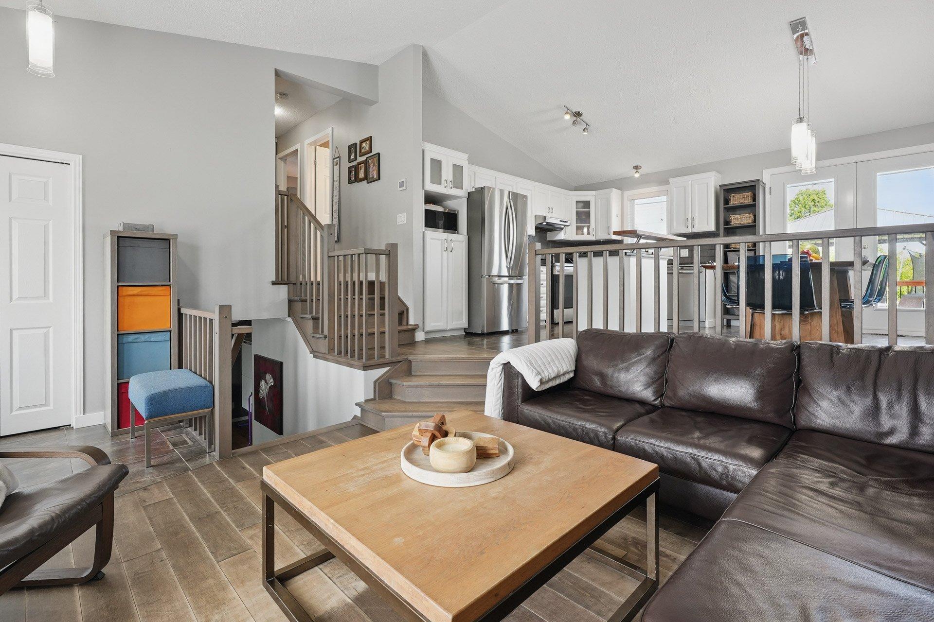 









806


Rue Madore

,
Gatineau (Gatineau),




QC
J8R1H7

