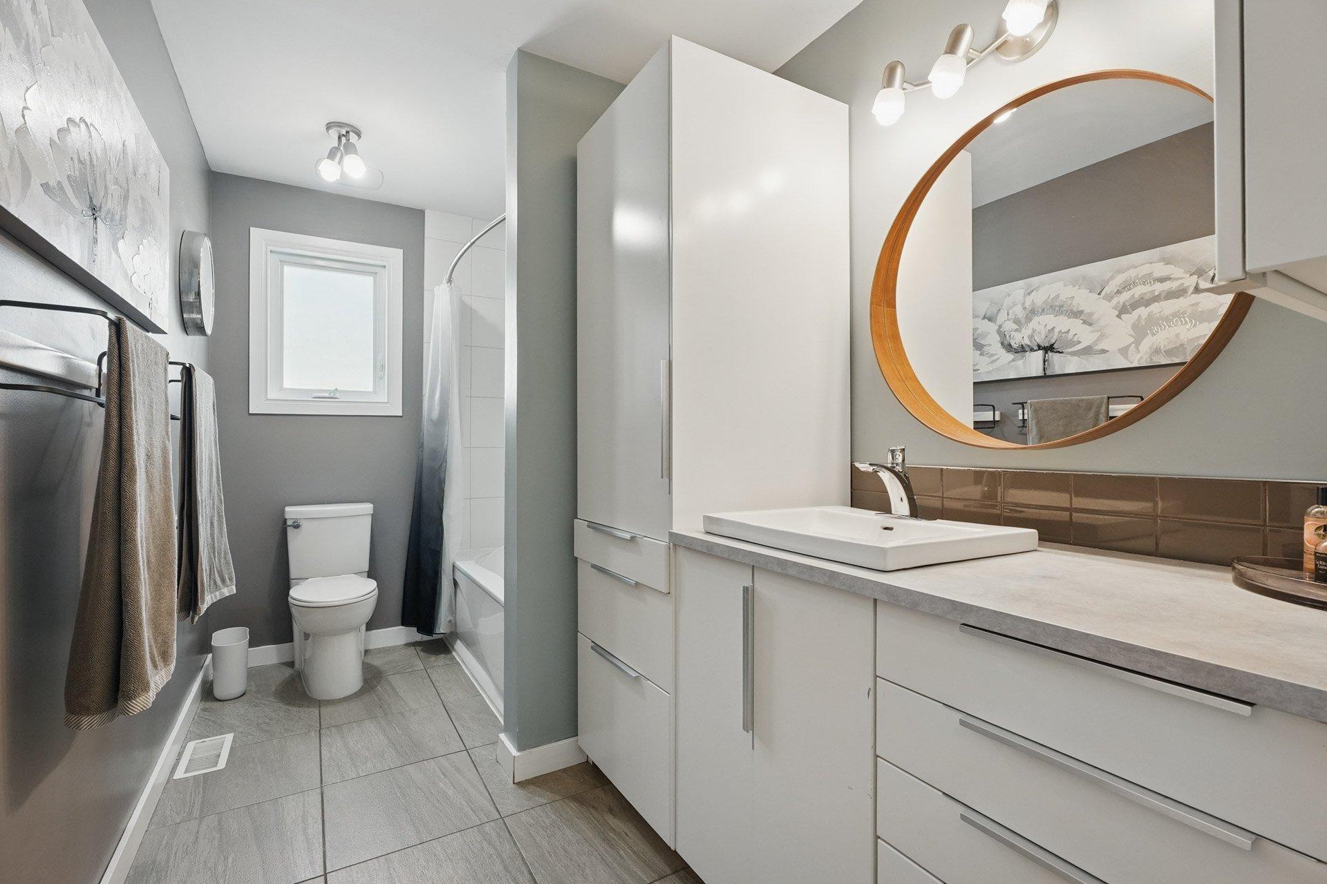 









806


Rue Madore

,
Gatineau (Gatineau),




QC
J8R1H7

