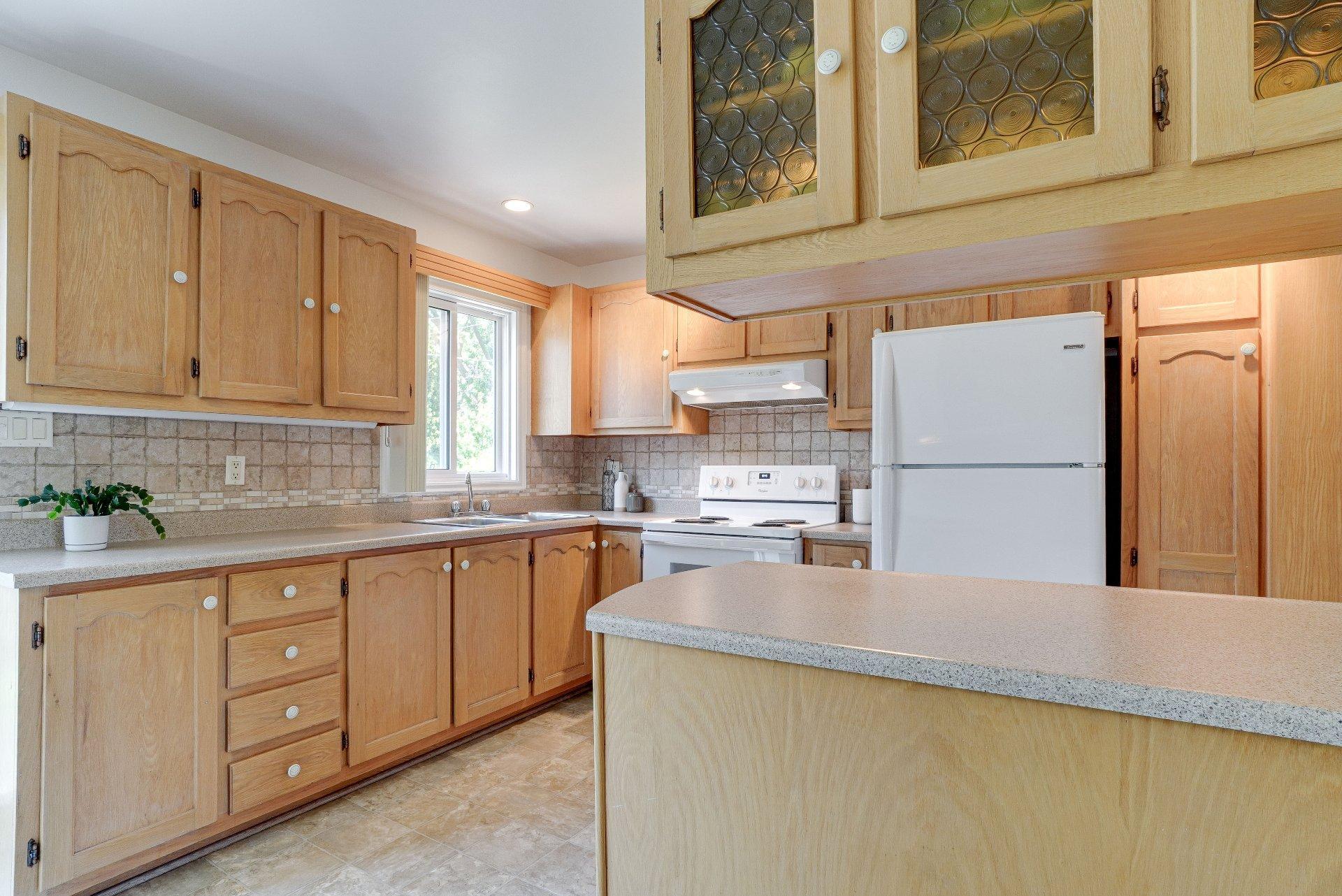 









1486


42e Avenue (P.-a.-T.)

,
Montréal (Rivière-des-Prairies/Pointe-aux-Trembles),




QC
H1A3B7

