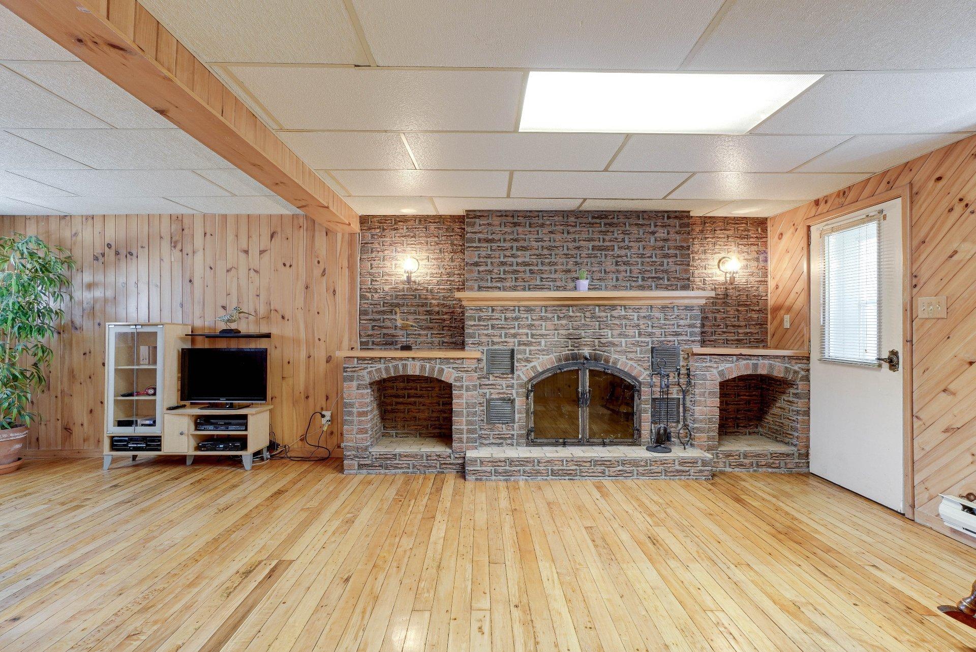 









1486


42e Avenue (P.-a.-T.)

,
Montréal (Rivière-des-Prairies/Pointe-aux-Trembles),




QC
H1A3B7

