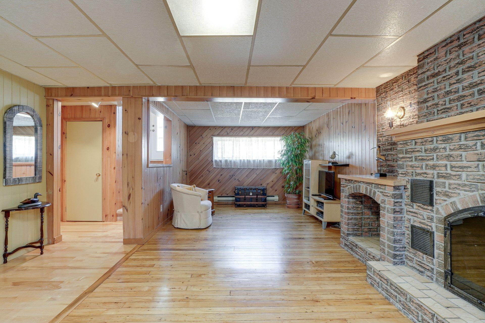 









1486


42e Avenue (P.-a.-T.)

,
Montréal (Rivière-des-Prairies/Pointe-aux-Trembles),




QC
H1A3B7

