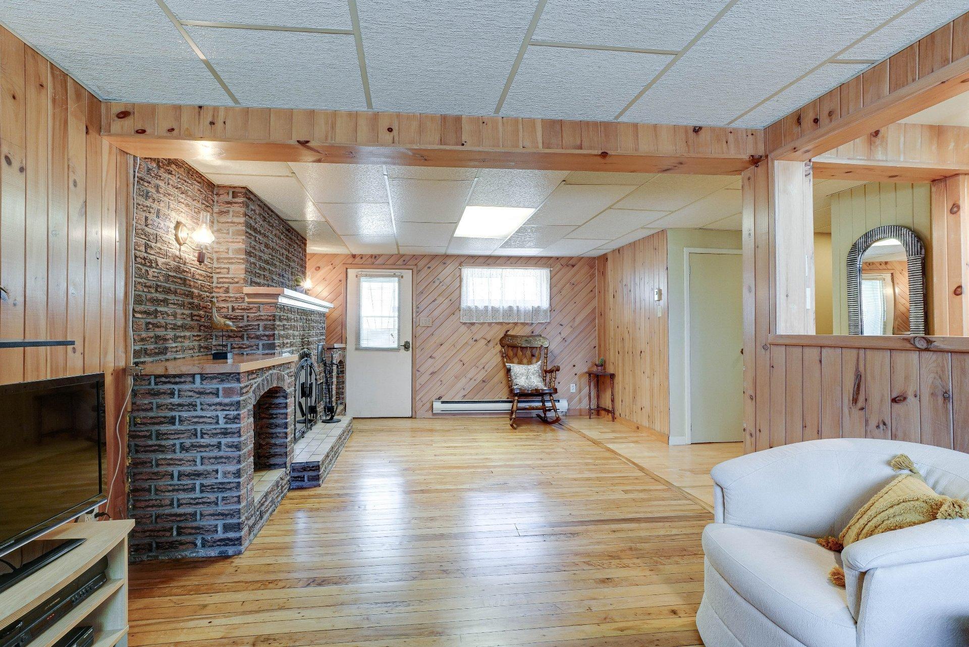 









1486


42e Avenue (P.-a.-T.)

,
Montréal (Rivière-des-Prairies/Pointe-aux-Trembles),




QC
H1A3B7

