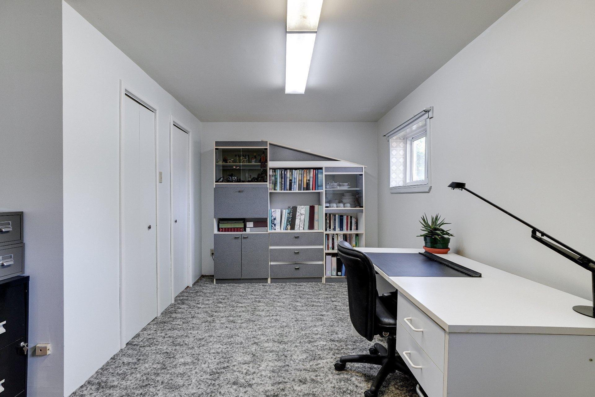 









1486


42e Avenue (P.-a.-T.)

,
Montréal (Rivière-des-Prairies/Pointe-aux-Trembles),




QC
H1A3B7

