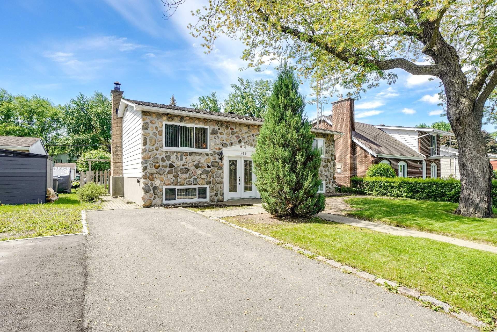 









1486


42e Avenue (P.-a.-T.)

,
Montréal (Rivière-des-Prairies/Pointe-aux-Trembles),




QC
H1A3B7


