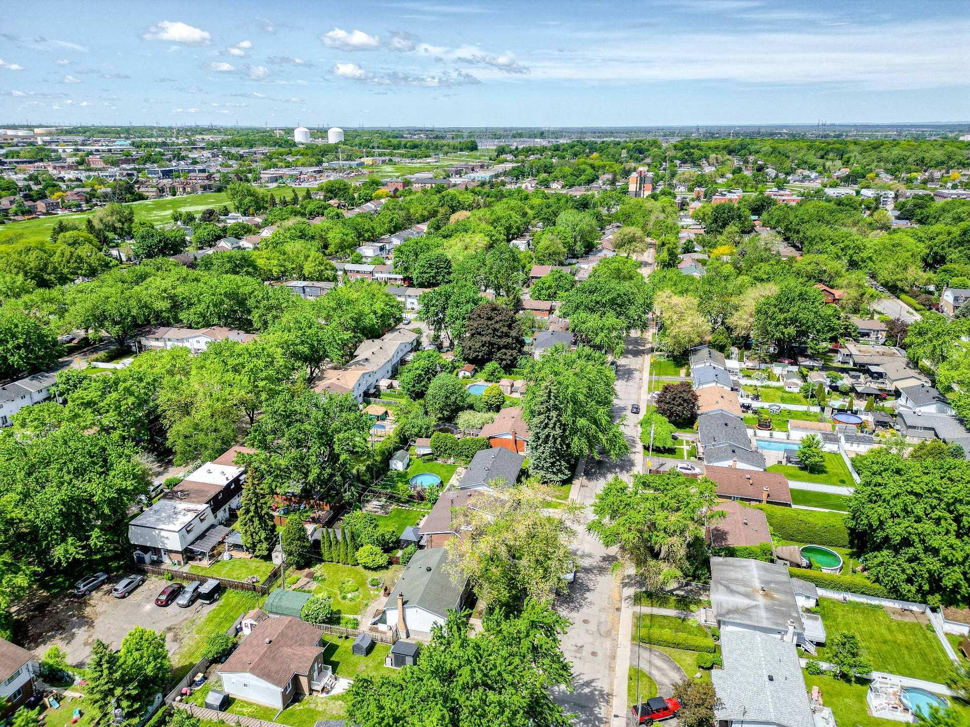 









1486


42e Avenue (P.-a.-T.)

,
Montréal (Rivière-des-Prairies/Pointe-aux-Trembles),




QC
H1A3B7

