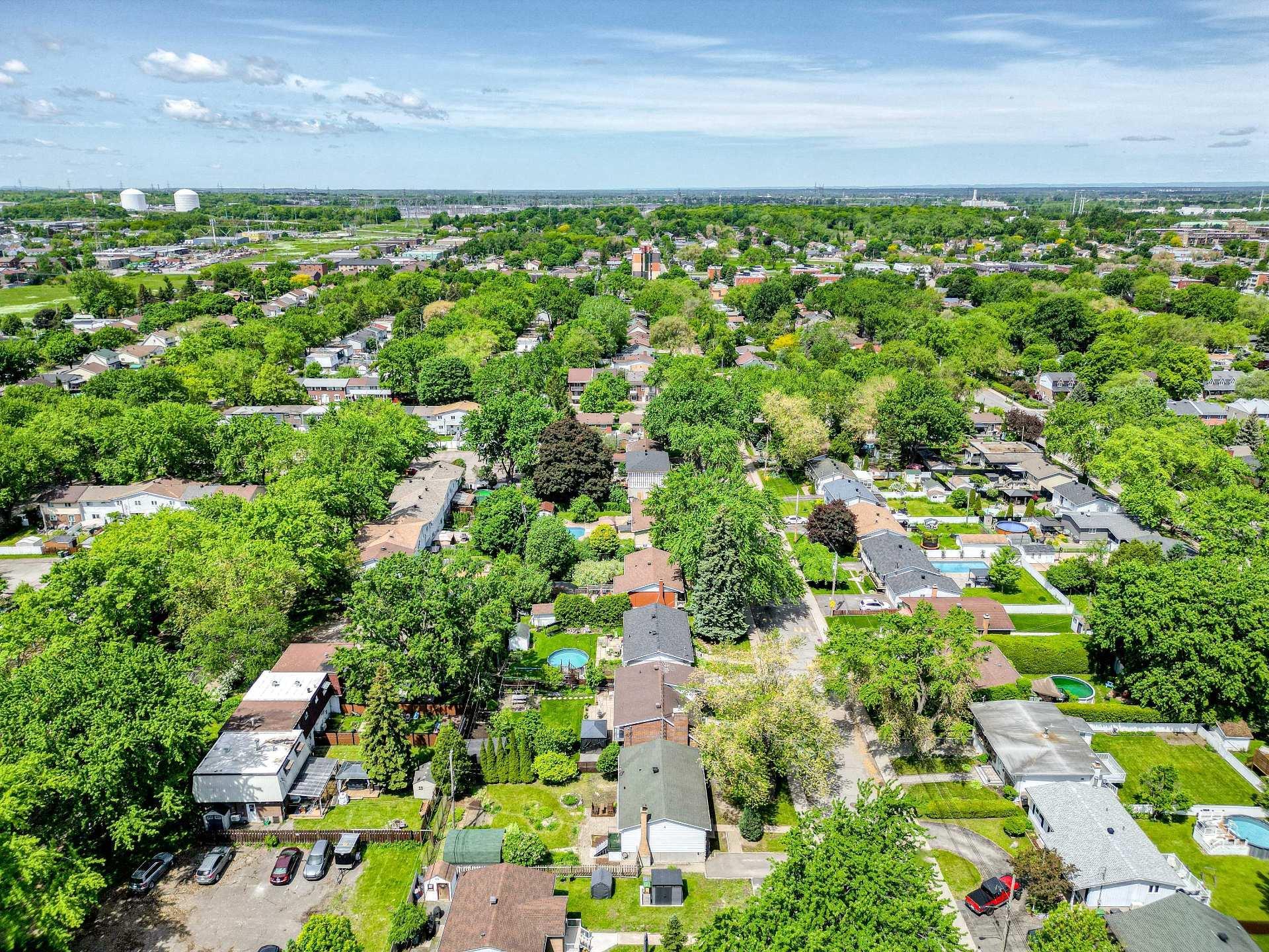 









1486


42e Avenue (P.-a.-T.)

,
Montréal (Rivière-des-Prairies/Pointe-aux-Trembles),




QC
H1A3B7

