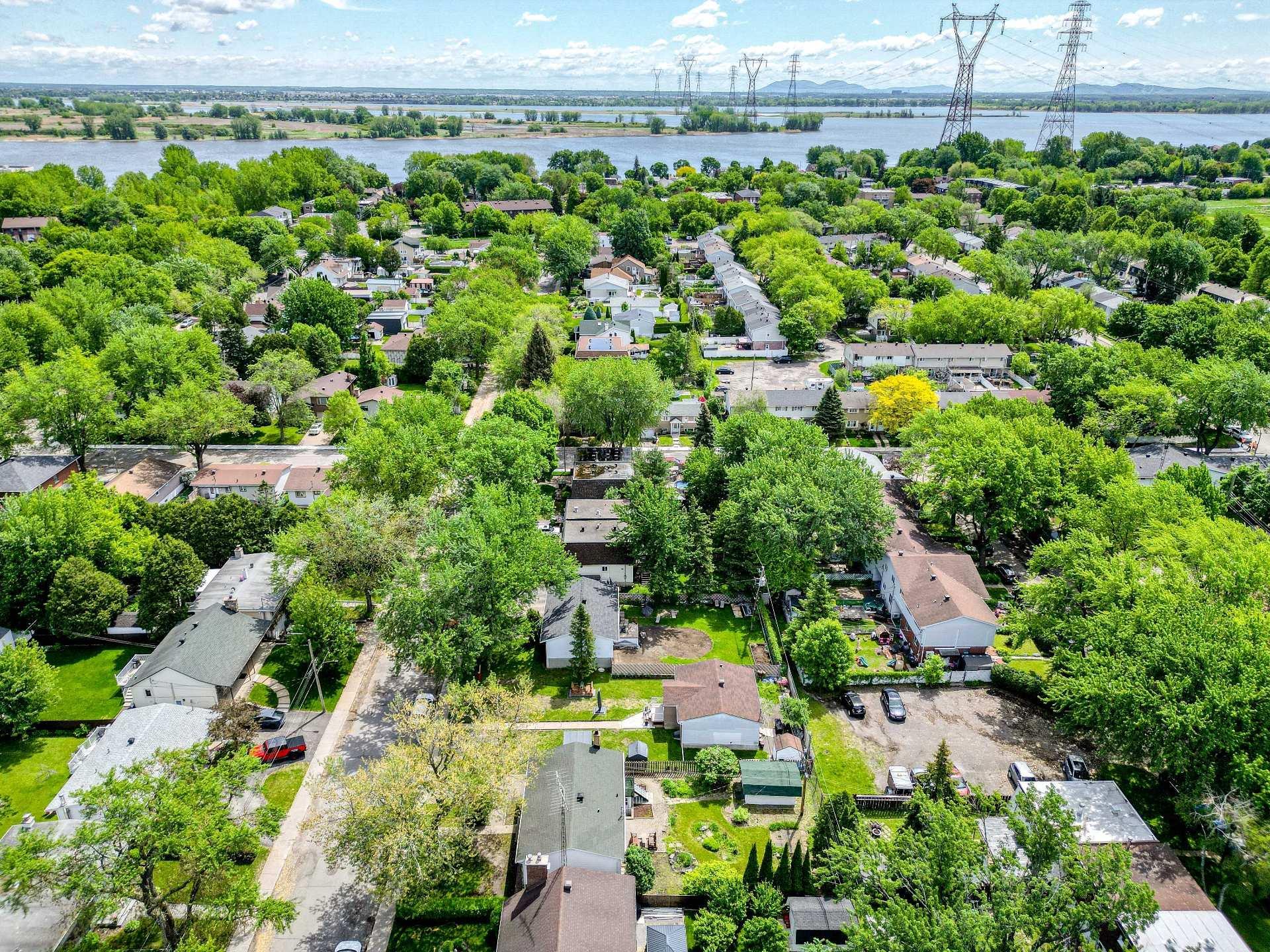 









1486


42e Avenue (P.-a.-T.)

,
Montréal (Rivière-des-Prairies/Pointe-aux-Trembles),




QC
H1A3B7

