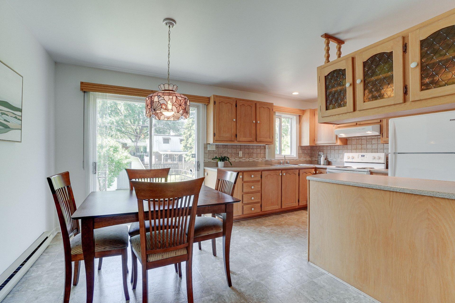 









1486


42e Avenue (P.-a.-T.)

,
Montréal (Rivière-des-Prairies/Pointe-aux-Trembles),




QC
H1A3B7

