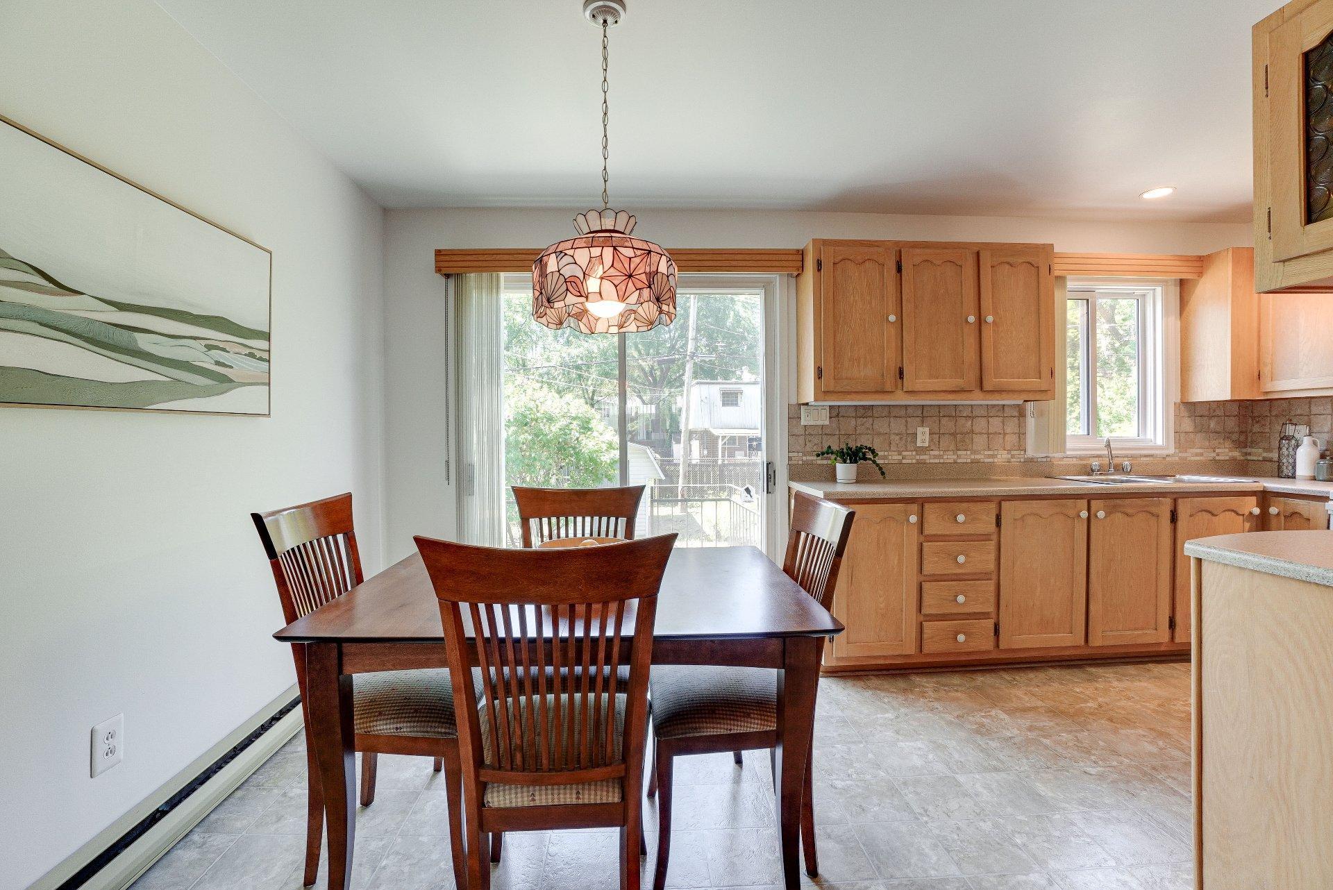 









1486


42e Avenue (P.-a.-T.)

,
Montréal (Rivière-des-Prairies/Pointe-aux-Trembles),




QC
H1A3B7

