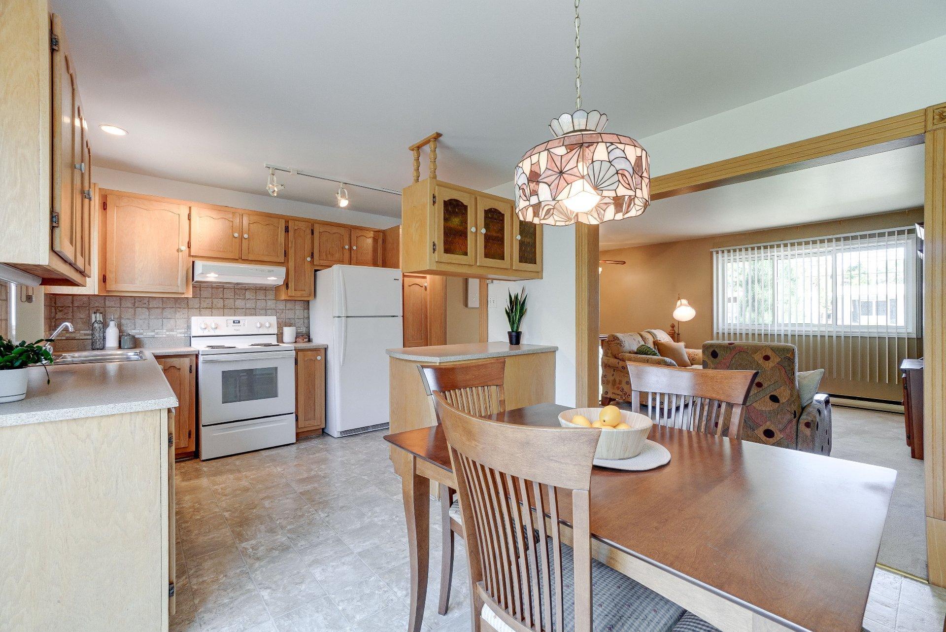 









1486


42e Avenue (P.-a.-T.)

,
Montréal (Rivière-des-Prairies/Pointe-aux-Trembles),




QC
H1A3B7

