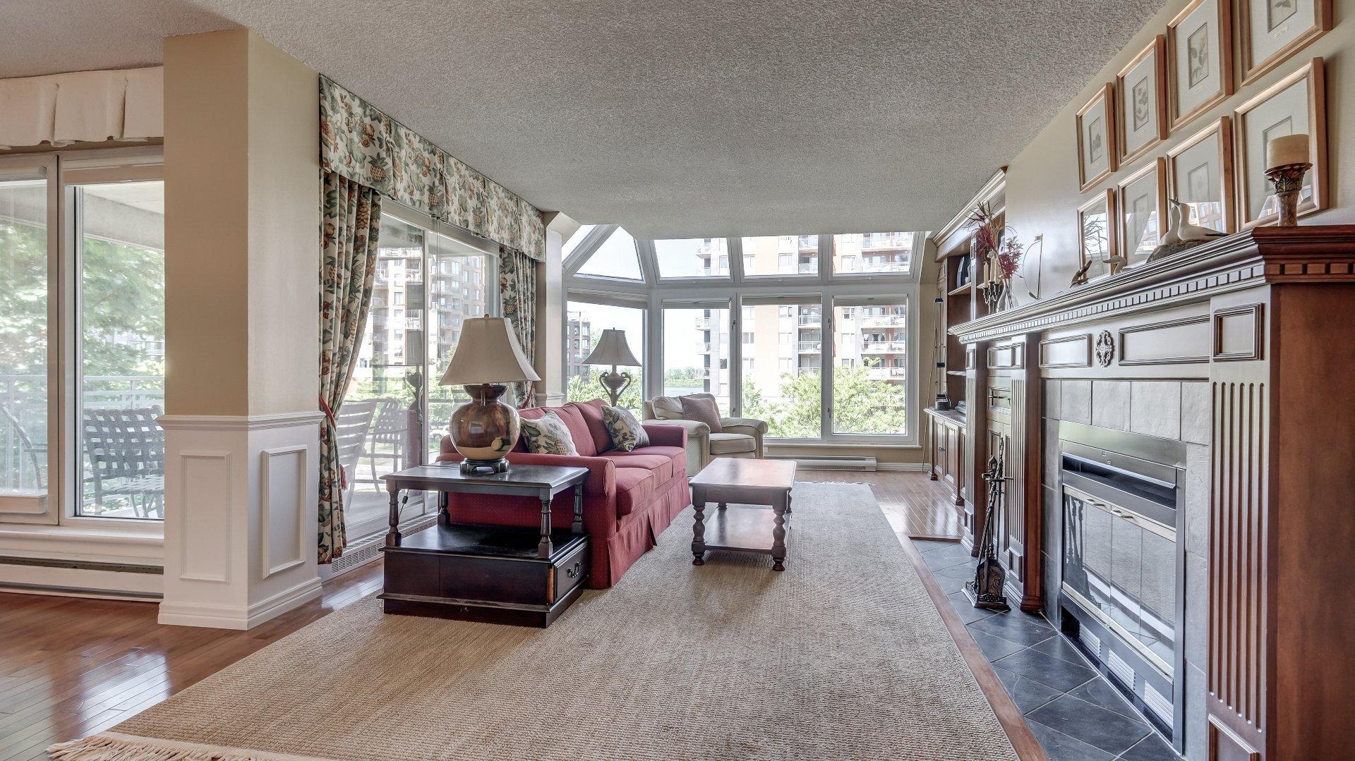 









8145


Boul. St-Laurent

, 302,
Brossard,




QC
J4X2A3

