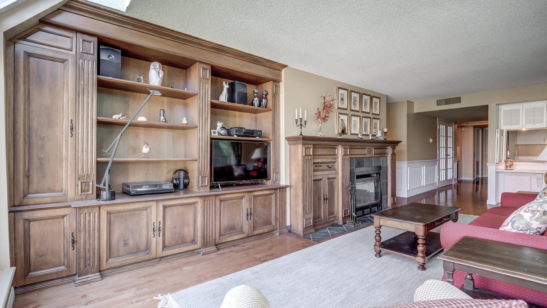 









8145


Boul. St-Laurent

, 302,
Brossard,




QC
J4X2A3

