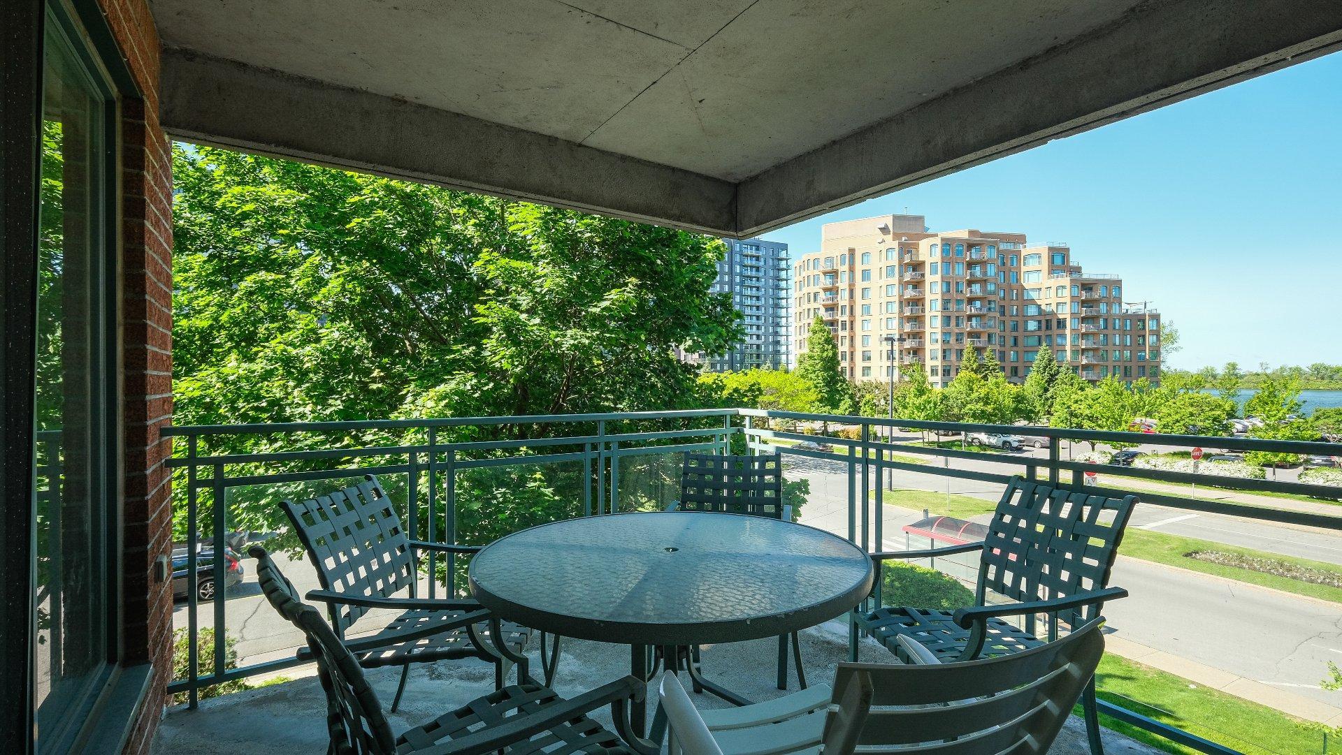 









8145


Boul. St-Laurent

, 302,
Brossard,




QC
J4X2A3

