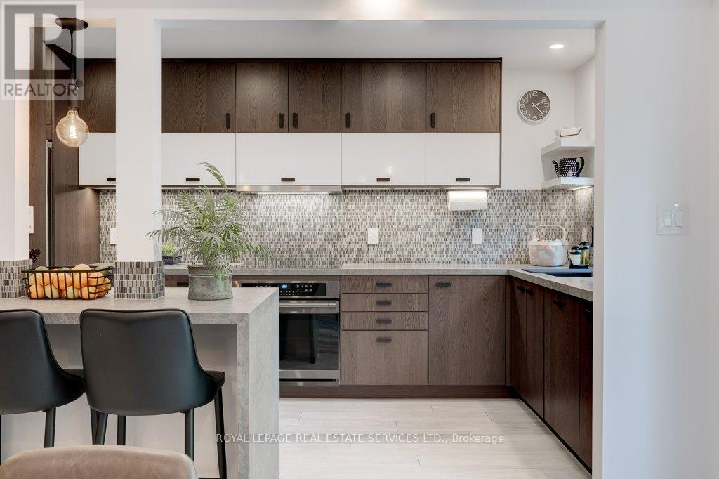 












1230 BLACKBURN DRIVE

,
Oakville,




Ontario
L6M2N5

