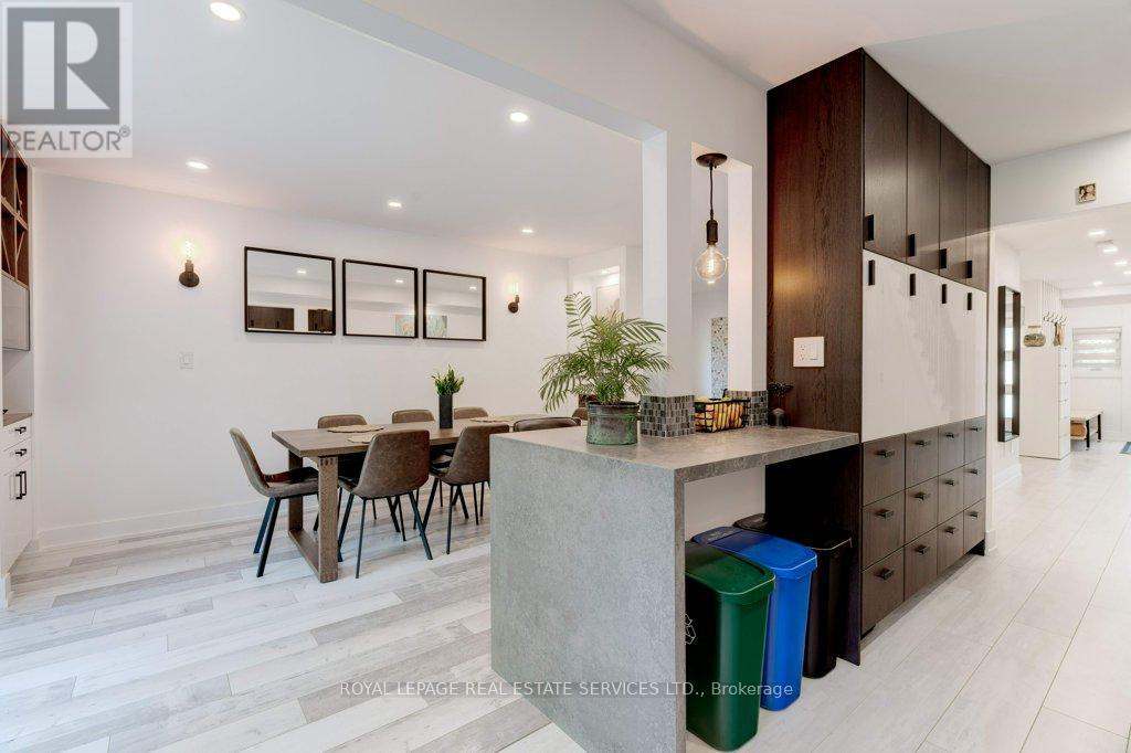 












1230 BLACKBURN DRIVE

,
Oakville,




Ontario
L6M2N5

