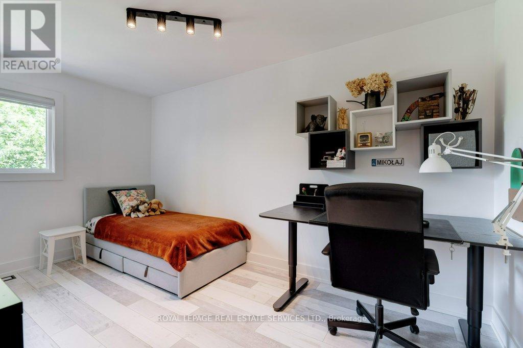 












1230 BLACKBURN DRIVE

,
Oakville,




Ontario
L6M2N5

