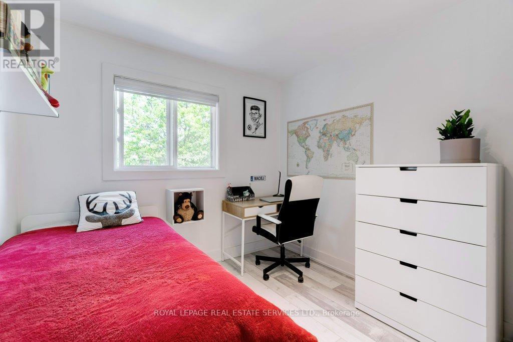 












1230 BLACKBURN DRIVE

,
Oakville,




Ontario
L6M2N5

