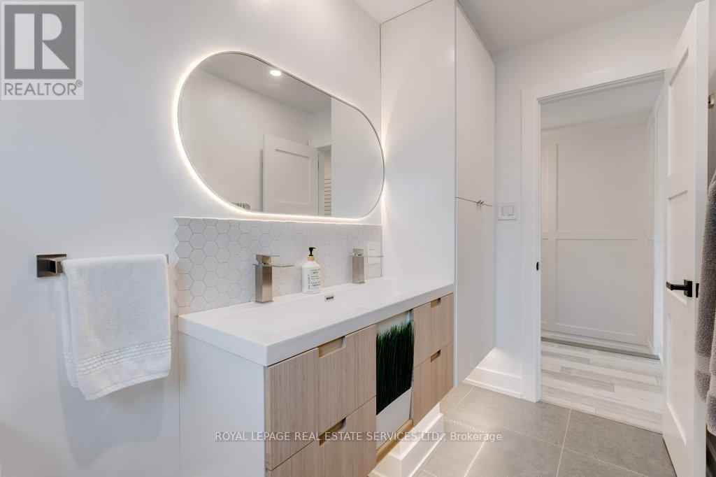 












1230 BLACKBURN DRIVE

,
Oakville,




Ontario
L6M2N5

