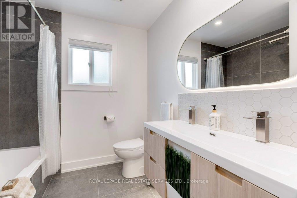 












1230 BLACKBURN DRIVE

,
Oakville,




Ontario
L6M2N5

