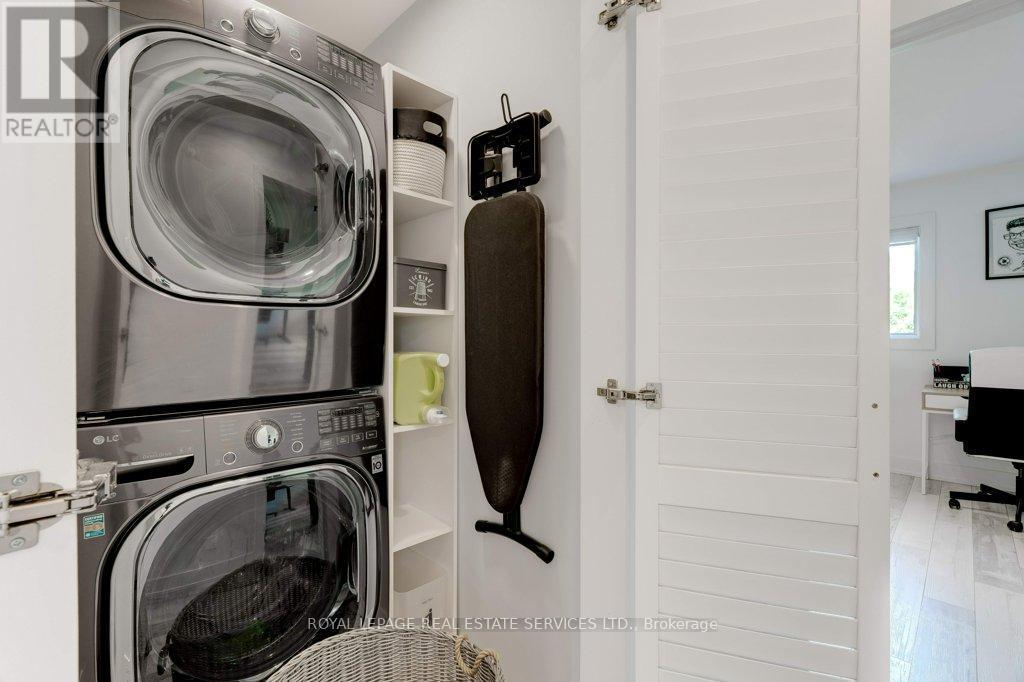 












1230 BLACKBURN DRIVE

,
Oakville,




Ontario
L6M2N5

