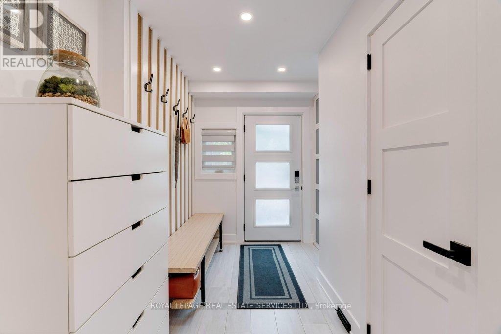 












1230 BLACKBURN DRIVE

,
Oakville,




Ontario
L6M2N5

