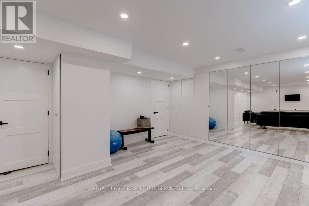 












1230 BLACKBURN DRIVE

,
Oakville,




Ontario
L6M2N5

