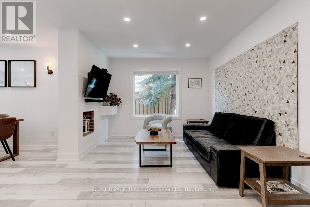 












1230 BLACKBURN DRIVE

,
Oakville,




Ontario
L6M2N5

