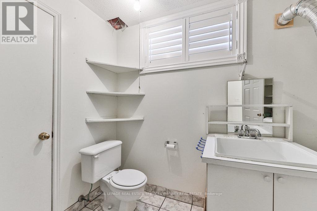 












1348 NORTHMOUNT AVENUE

,
Mississauga,




Ontario
L5E1Y5

