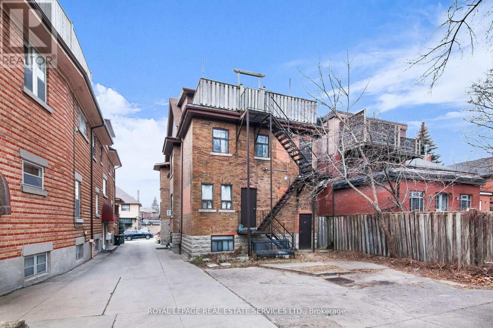 












5 NORTHCLIFFE BOULEVARD

,
Toronto,




Ontario
M6H3G9

