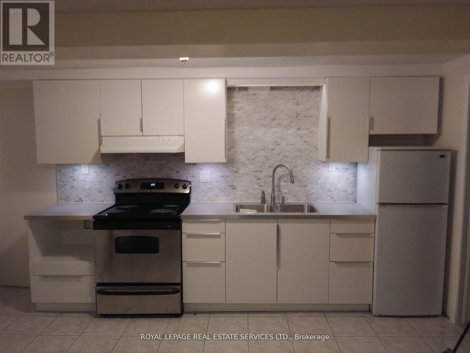 












5 NORTHCLIFFE BOULEVARD

,
Toronto,




Ontario
M6H3G9

