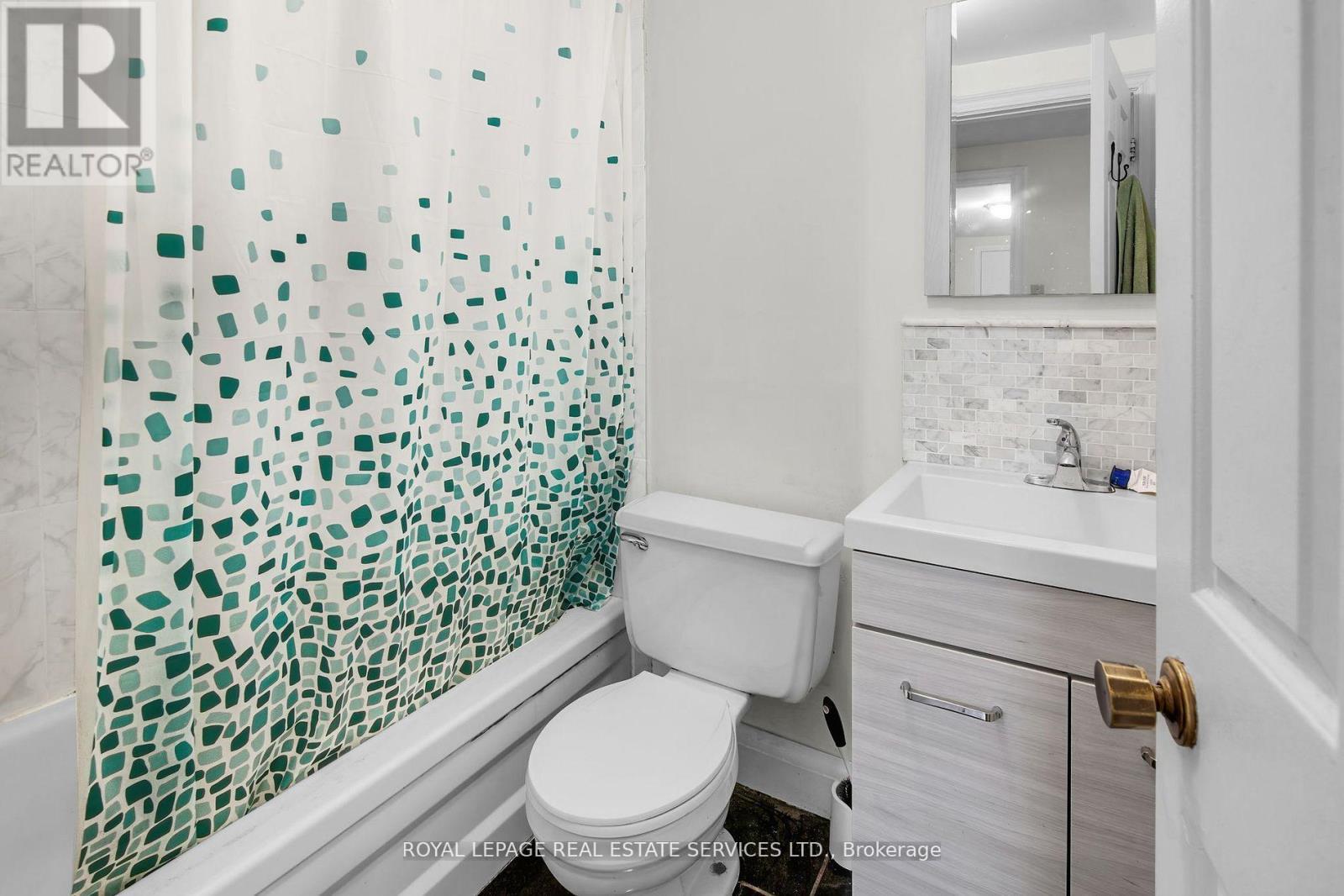 












5 NORTHCLIFFE BOULEVARD

,
Toronto,




Ontario
M6H3G9

