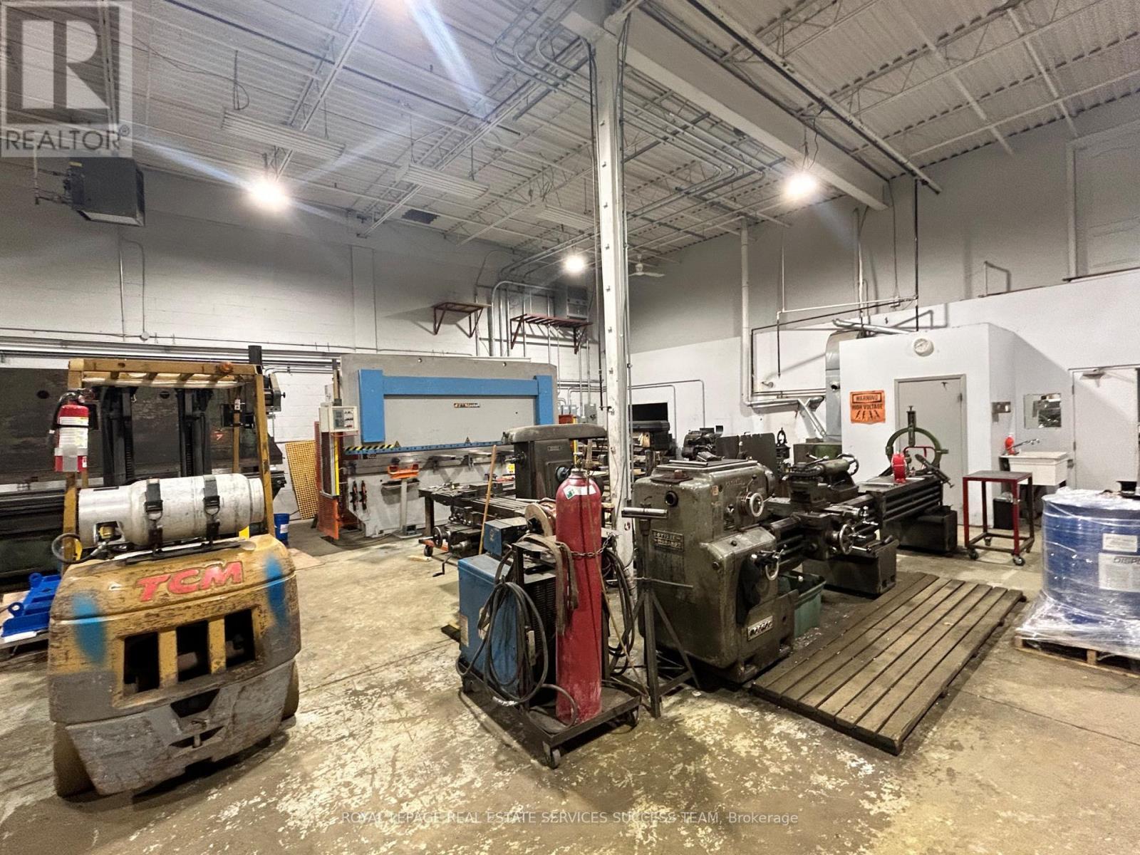 












42-43 - 5100 SOUTH SERVICE ROAD

,
Burlington,




Ontario
L7L6A5

