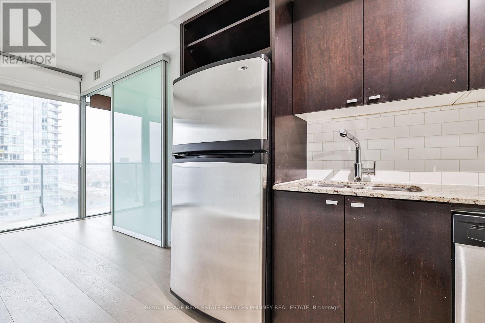 












1416 - 103 THE QUEENSWAY

,
Toronto,




Ontario
M6S5B3

