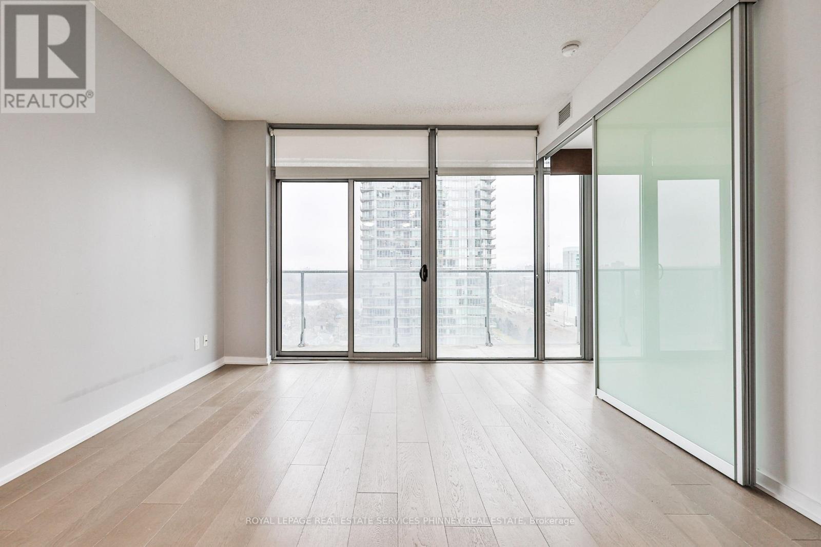 












1416 - 103 THE QUEENSWAY

,
Toronto,




Ontario
M6S5B3

