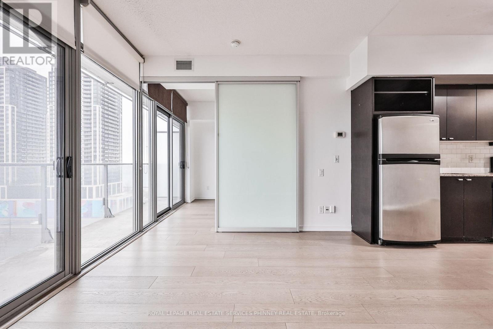 












1416 - 103 THE QUEENSWAY

,
Toronto,




Ontario
M6S5B3

