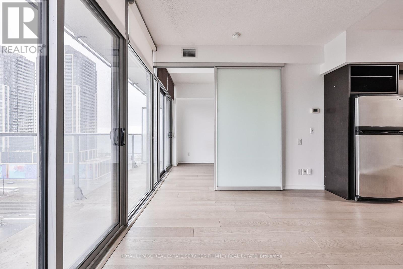 












1416 - 103 THE QUEENSWAY

,
Toronto,




Ontario
M6S5B3

