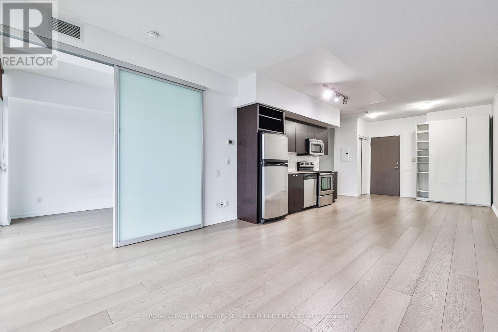 












1416 - 103 THE QUEENSWAY

,
Toronto,




Ontario
M6S5B3

