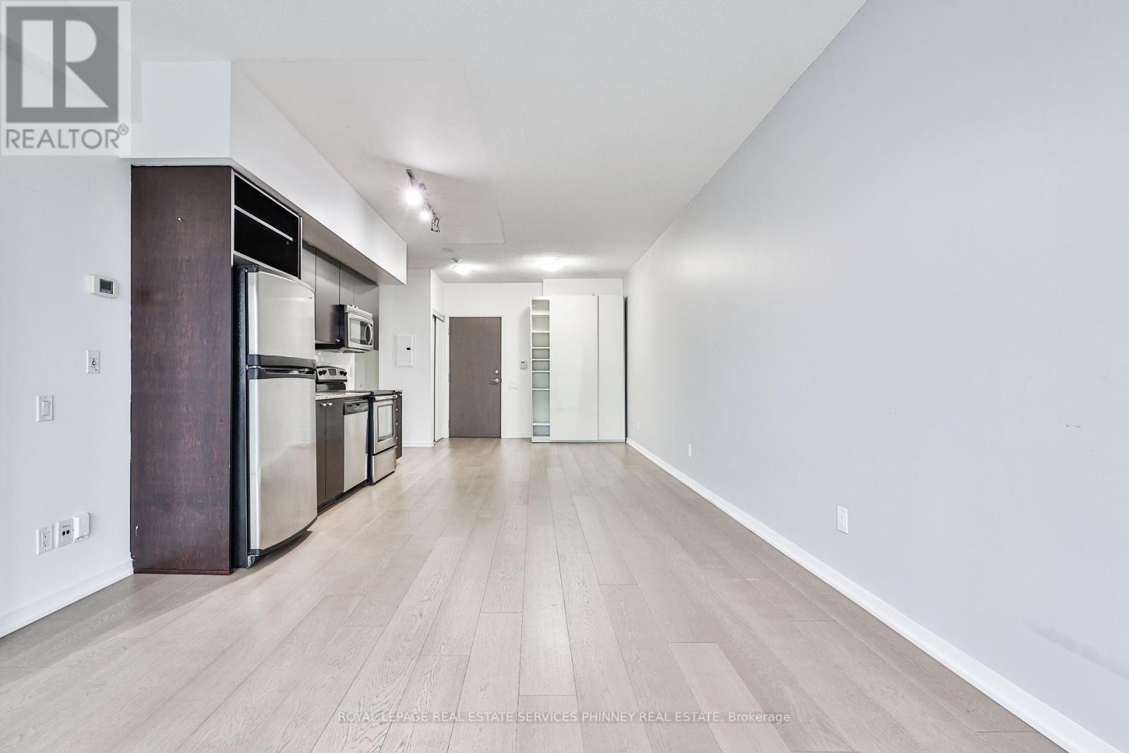 












1416 - 103 THE QUEENSWAY

,
Toronto,




Ontario
M6S5B3

