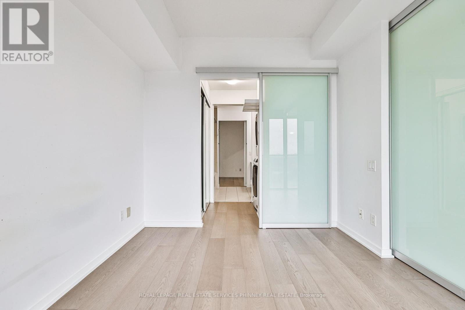 












1416 - 103 THE QUEENSWAY

,
Toronto,




Ontario
M6S5B3

