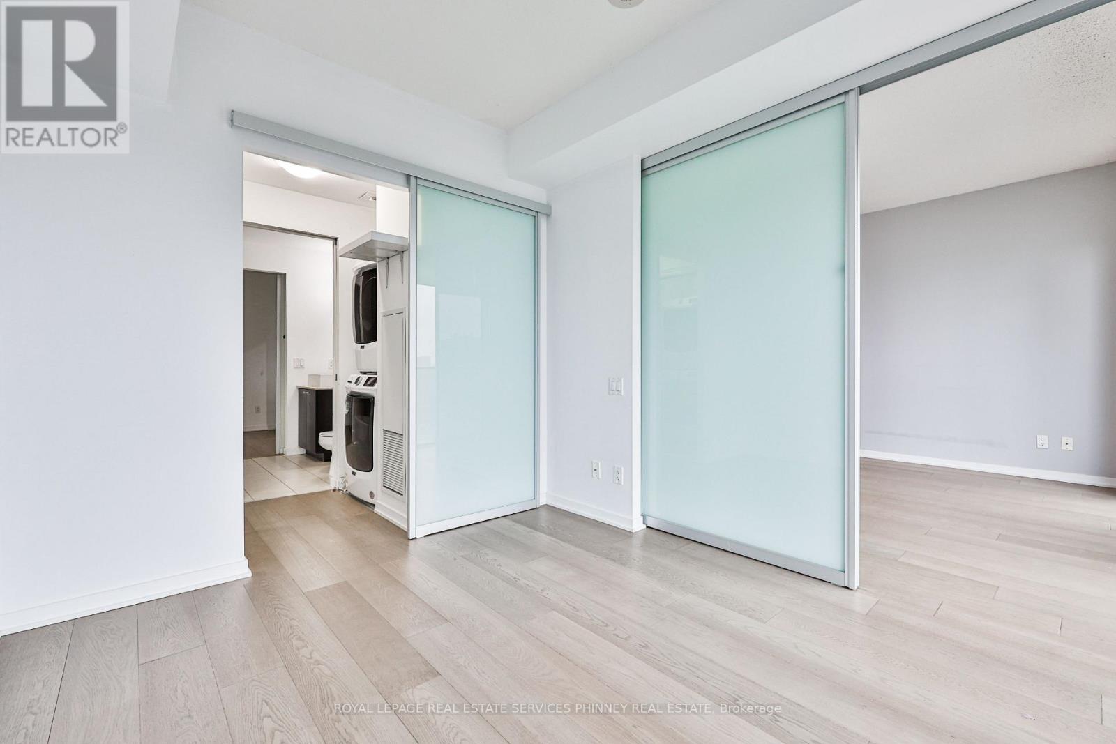












1416 - 103 THE QUEENSWAY

,
Toronto,




Ontario
M6S5B3

