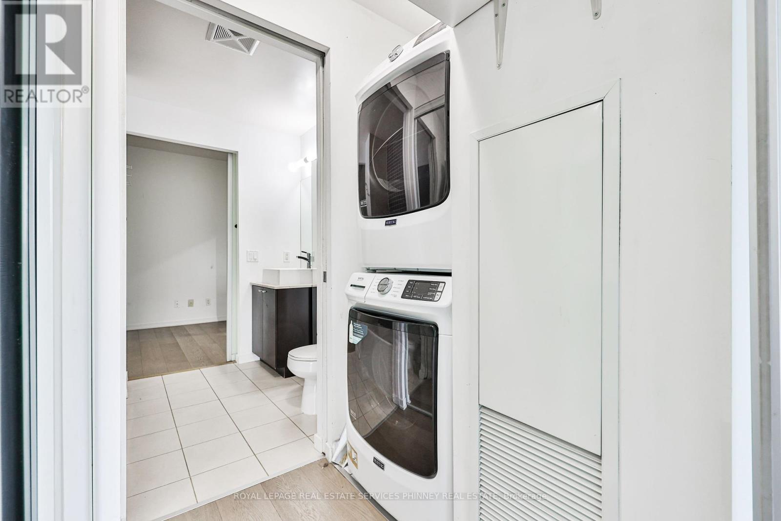 












1416 - 103 THE QUEENSWAY

,
Toronto,




Ontario
M6S5B3

