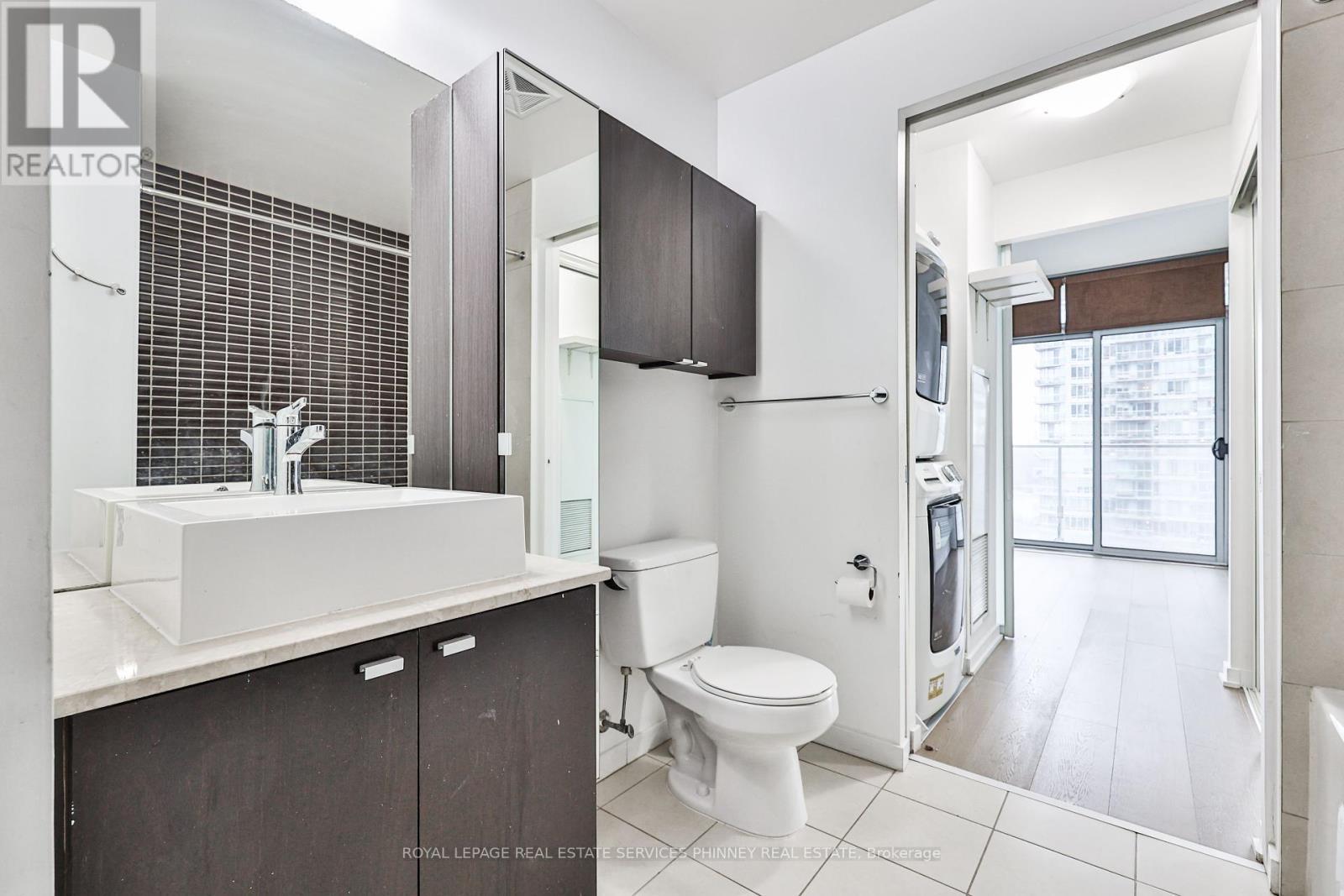 












1416 - 103 THE QUEENSWAY

,
Toronto,




Ontario
M6S5B3

