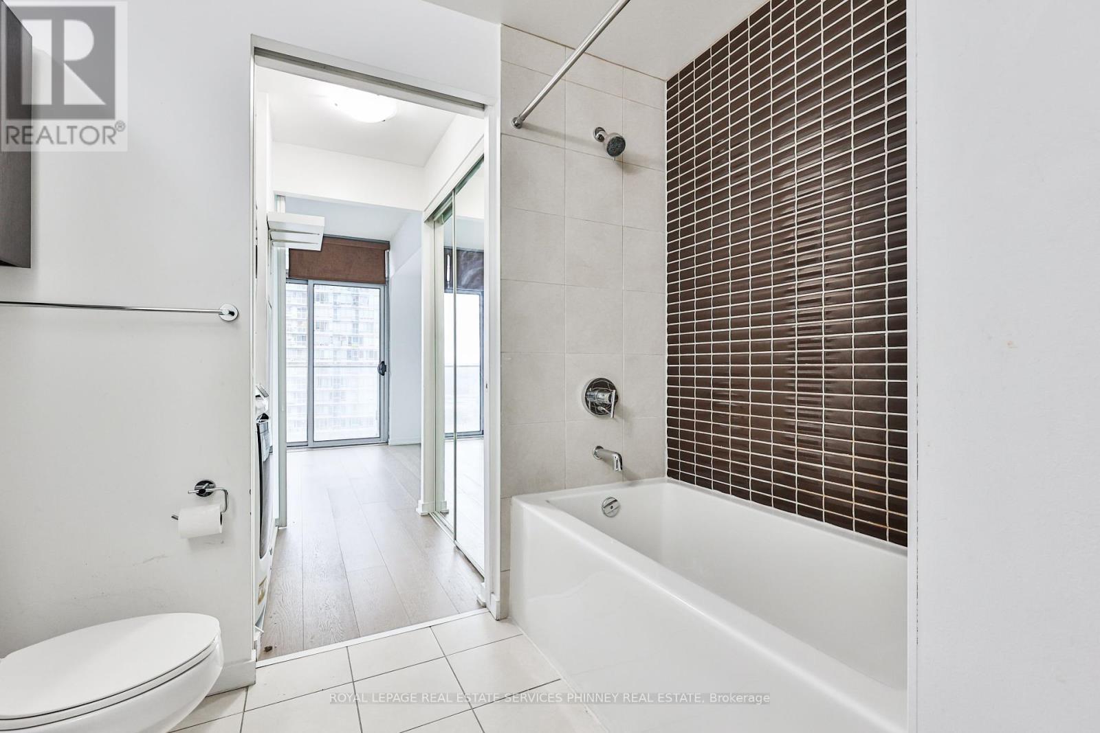 












1416 - 103 THE QUEENSWAY

,
Toronto,




Ontario
M6S5B3

