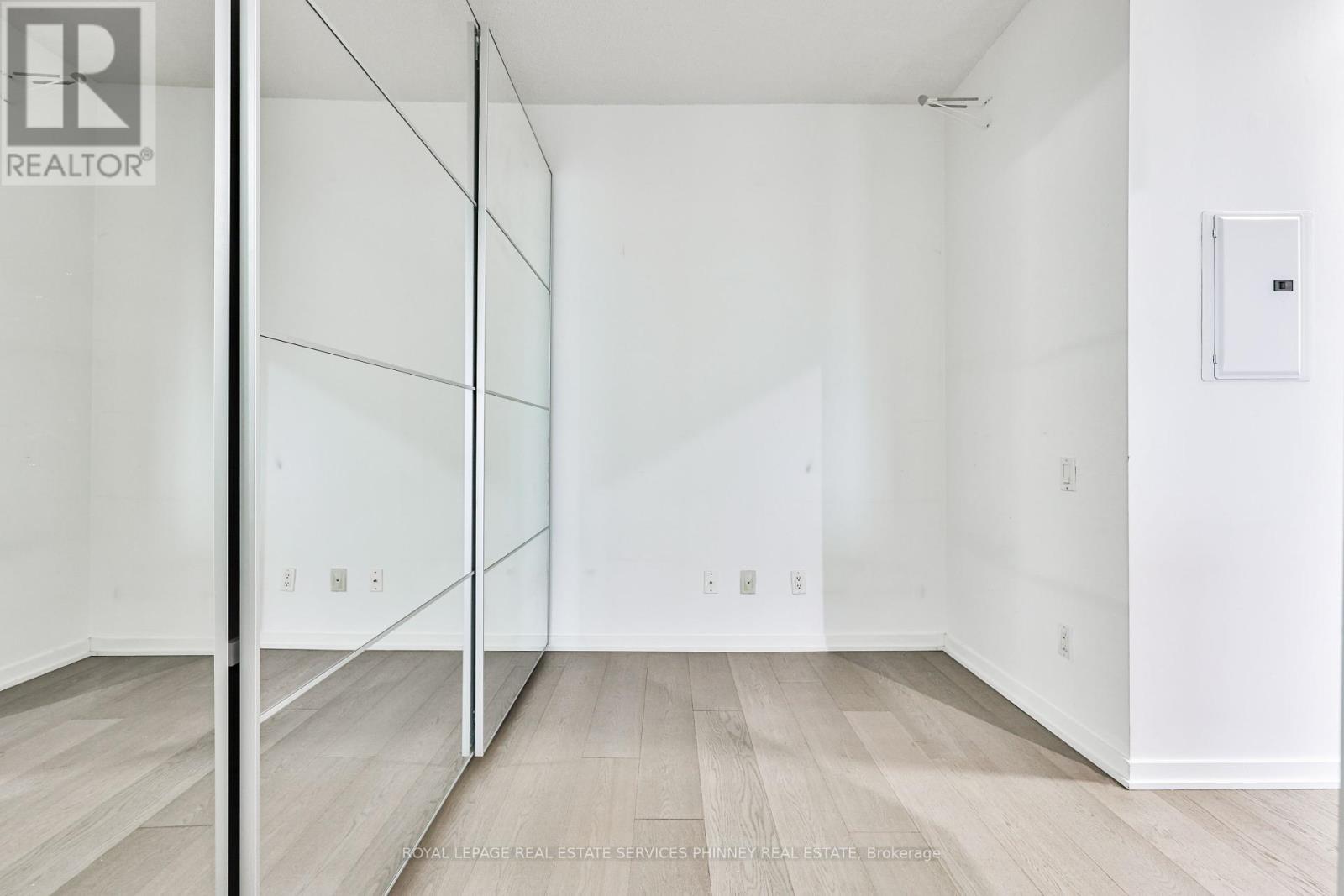 












1416 - 103 THE QUEENSWAY

,
Toronto,




Ontario
M6S5B3

